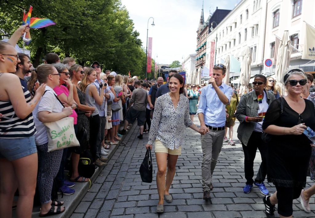 Jesus:” vert de verande i mitt ord, er de rette læresveinane mine. Då skal de få kjenna sanninga og den skal sette dykk fri”.  Macciavelli: ”Målet helgar middelet”. Dr. Joseph Goebbels:” Dersom ei løgn vert gjenteken mange nok gangar, vert den til slutt til ei&nbsp;sanning.”